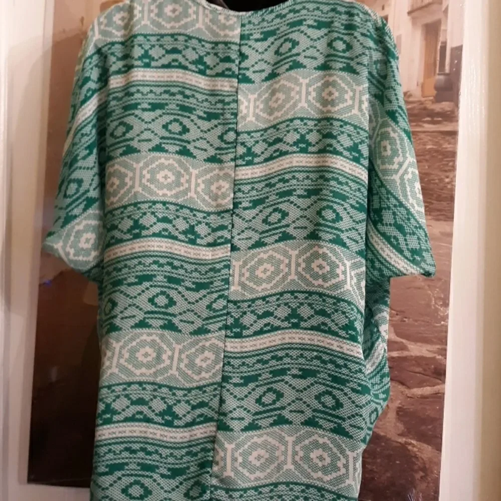 Blue rain Aztec design top - Picture 4 of 8